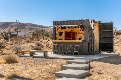 The Moasis 5 Acres With Pool & Bar in Yucca Valley, USA