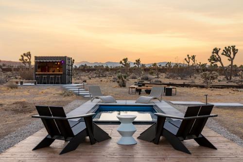 The Moasis 5 Acres With Pool & Bar in Yucca Valley, USA