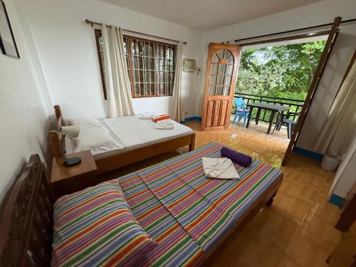 1 double bed, 1 twin bed