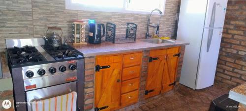Cucina, Casa rural tranquila con WiFi en Barrea in Barreal