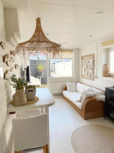 ELSK Cottage - Tap to explore photos