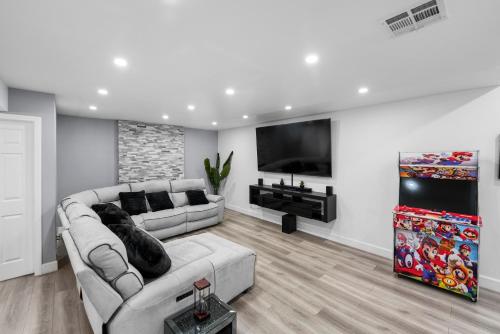 Spacious 4-bedroom Glendora Super House in Glendora