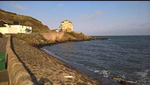 ชายหาด, Flat by the sea with great view in เพตตีเคอร์