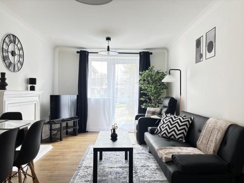 Picture of 2Br 2Ba Flat - King Beds - Free Parking - Near Lgw Airport