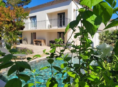 Villa MOOREA pool barbecue PROVENCE in Entraigues-sur-la-Sorgue