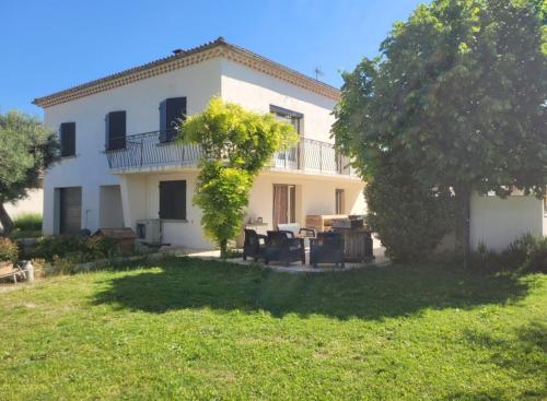 Villa MOOREA pool barbecue PROVENCE in Entraigues-sur-la-Sorgue
