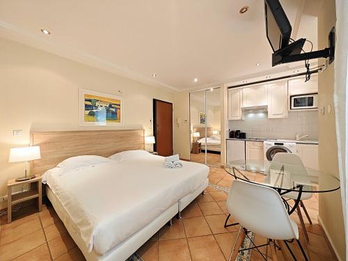 Viva Riviera Residence Commandant André - Tap to explore photos