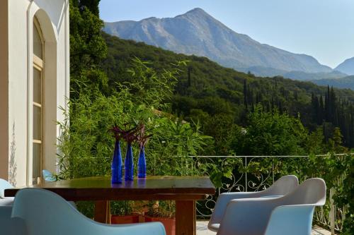 Balkons/terase, Elegant Lucici House with valley and sea view in Mojdež