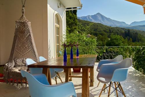 Balkons/terase, Elegant Lucici House with valley and sea view in Mojdež