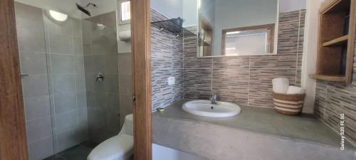 Bathroom, Altos de Guarame in Sabana de Guacuco