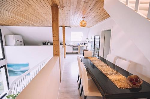 Bildstein's "Kathmandu" Bildstein's "Kathmandu"