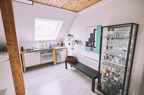 Bildstein's "Kathmandu" Bildstein's "Kathmandu"