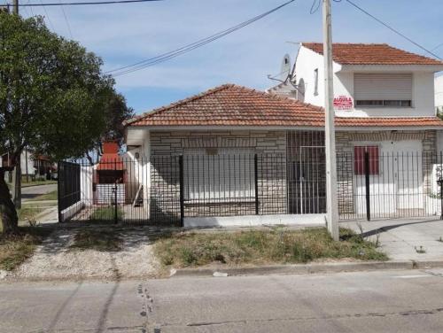 CASA Jovenes familia 250 metros del mar 7 a 8 personas FARO MOGOTES