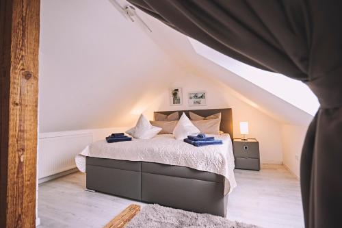 Bildstein's "Kathmandu" Bildstein's "Kathmandu"