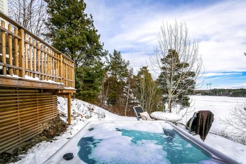 Навколишнє середовище, 2x Lake House's-Hot Tub-Stunning View-Private Pier in Бро