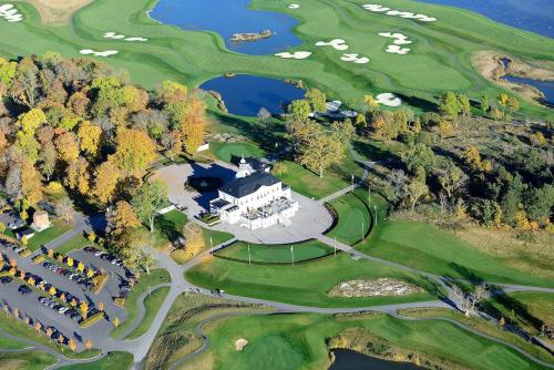 Поле для гри в гольф (власне), 2x Lake House's-Hot Tub-Stunning View-Private Pier in Бро