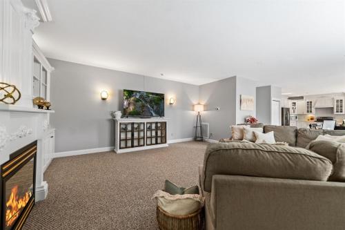 Penthouse Suite Right in the Heart of Downtown - Trackside