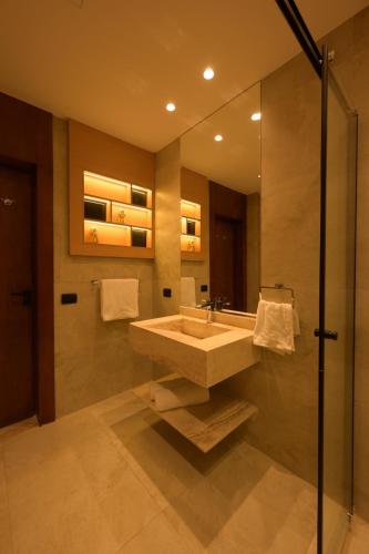 4 golf view bedrooms with private pool and sauna