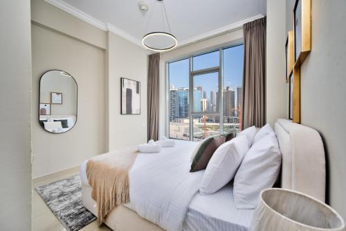 1BR Stunning Canal & Burj view, Luxury Stay at Fairview Residency, Dubaj (zdjęcie 2)