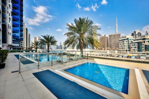 1BR Stunning Canal & Burj view, Luxury Stay at Fairview Residency, Dubaj (zdjęcie 7)