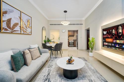 1BR Stunning Canal & Burj view, Luxury Stay at Fairview Residency, Dubaj (zdjęcie 9)