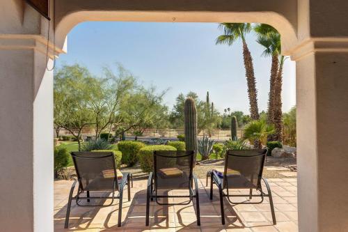 Rancho Relaxo by PaseoHomesAZ with Pool Spa and Separate Casita - image 3
