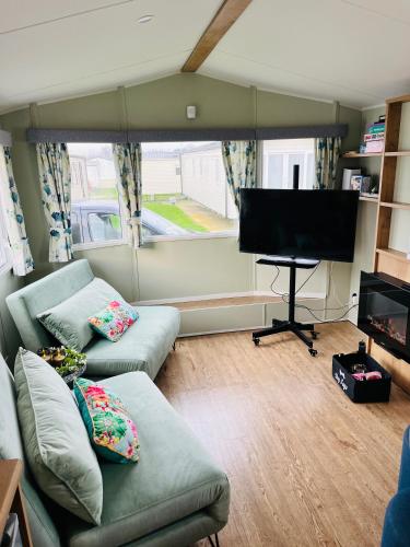 2 bedrooms, 4 beds