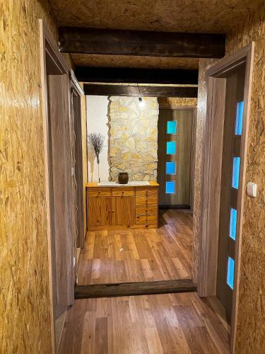 Roubenka u Vrabců (Roubenka u Vrabcu) in เวเซซ