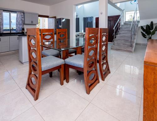 Beautiful ocean and mountain view villa in Las Canas