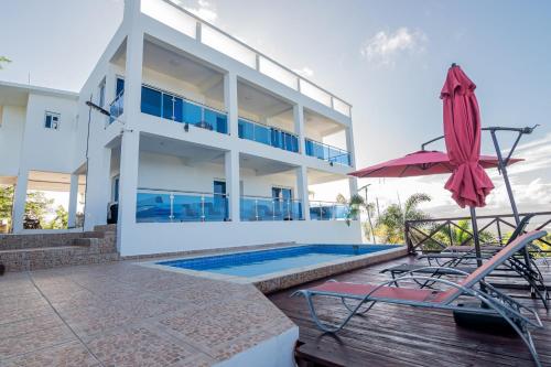 Beautiful ocean and mountain view villa in Las Canas