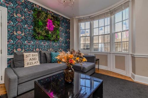 Stunning 5 Bed Home in Kemptown with Patio Space