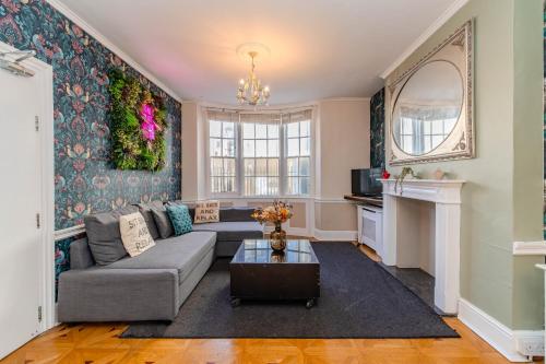 Spacious 5-Bedroom Home with Patio in the Heart of Kemptown