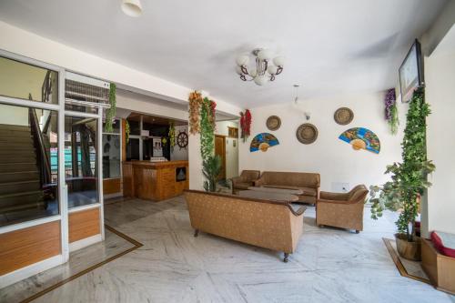 Лоби, Hotel Satkar Residency Manali - River Side in Манали