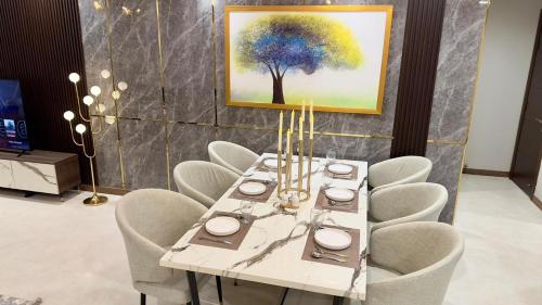 Luxury One Bed Apartment Goldcrest Grand Mall and Residency DHA LHR - image 4
