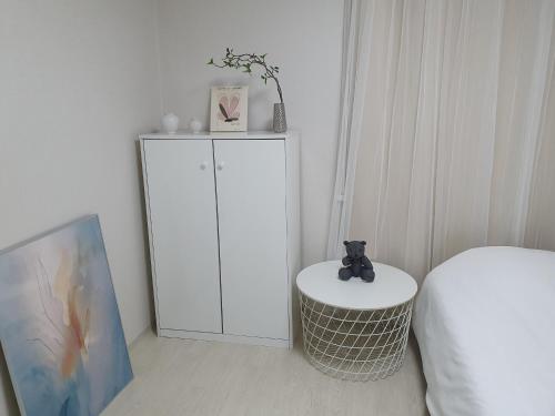 New open sale Haebangchon stay Itaewon Myeongdong Hongdae Insadong Gyeongbokgung palace