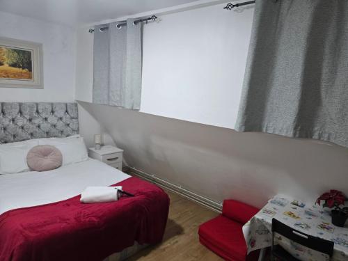 Tower Bridge Roomzzzz BnB - image 14