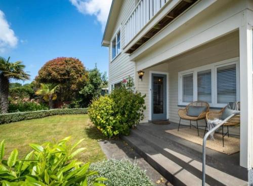 Beach front home stay - Entire home in Te Awanga