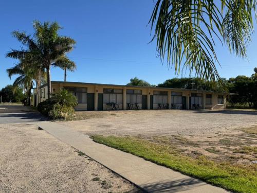 . Lazy River Motor Inn