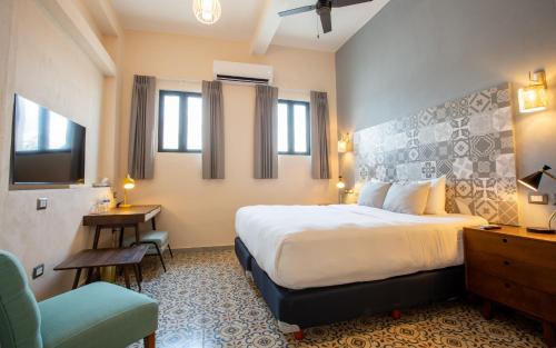 Deluxe Double Room with Bath image 4