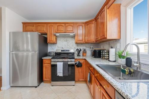 New Cozy retreat with parking and gameroom Minutes to NYC in Hoboken (Nj)