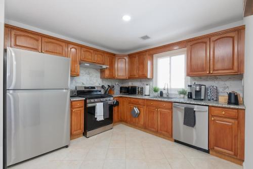 New Cozy retreat with parking and gameroom Minutes to NYC in Hoboken (Nj)