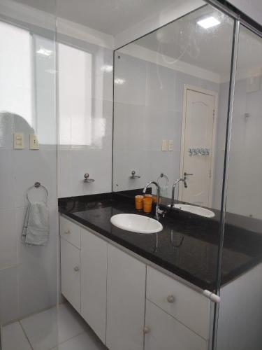 One-Bedroom Apartment image 6