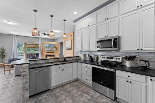 826 GOLF COURSE PARKWAY DAVENPORT 4BED in Davenport