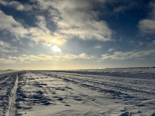 สภาพแวดล้อมโดยรอบ, 1Bed Cozy Retreat & Spacious Lounge in เยลโลว์ไนฟ์ (NT)