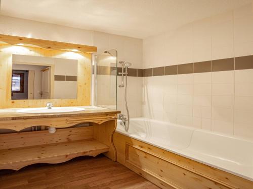 Apartment In Auvergne With Terrace - Orelle