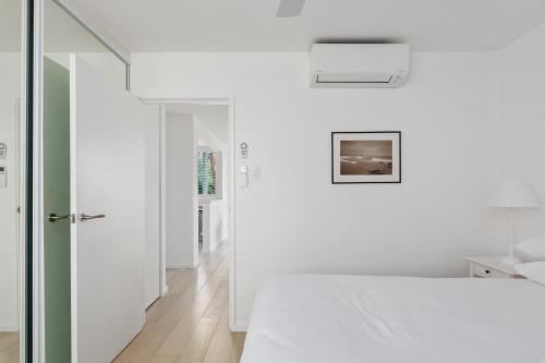 Chic 1-Bed Apartment by Balmoral Beach - main image