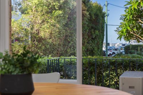 Chic 1-Bed Apartment by Balmoral Beach - image 11