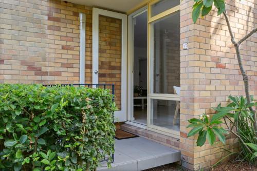 Chic 1-Bed Apartment by Balmoral Beach - image 7