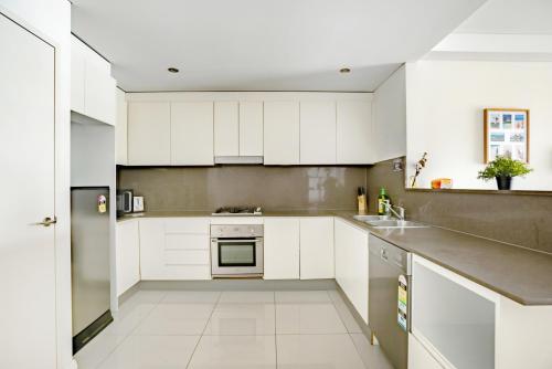 Bright & Spacious Apartment with Private Balcony