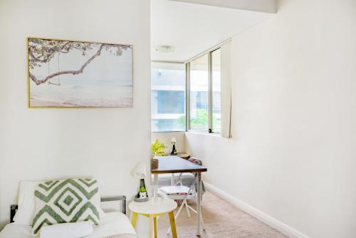 Bright & Spacious Apartment with Private Balcony